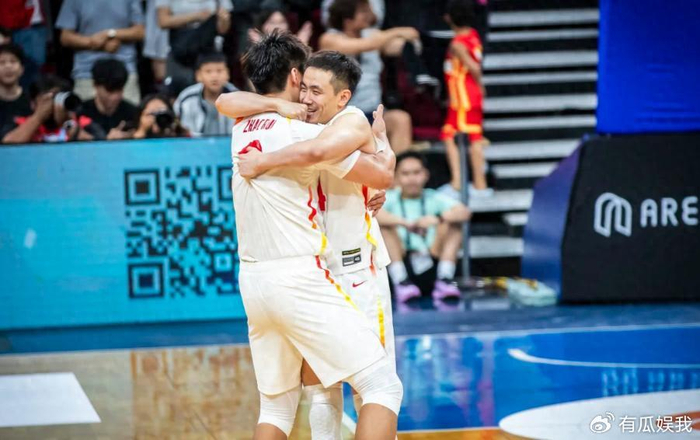 英雄联盟全球总决赛-男篮大逆转赛后更衣室曝光！篮协主席激动哭了：赵睿喜极而泣|中国队|中国台北队|世预赛|日本|郭士强_新浪体育_新浪新闻