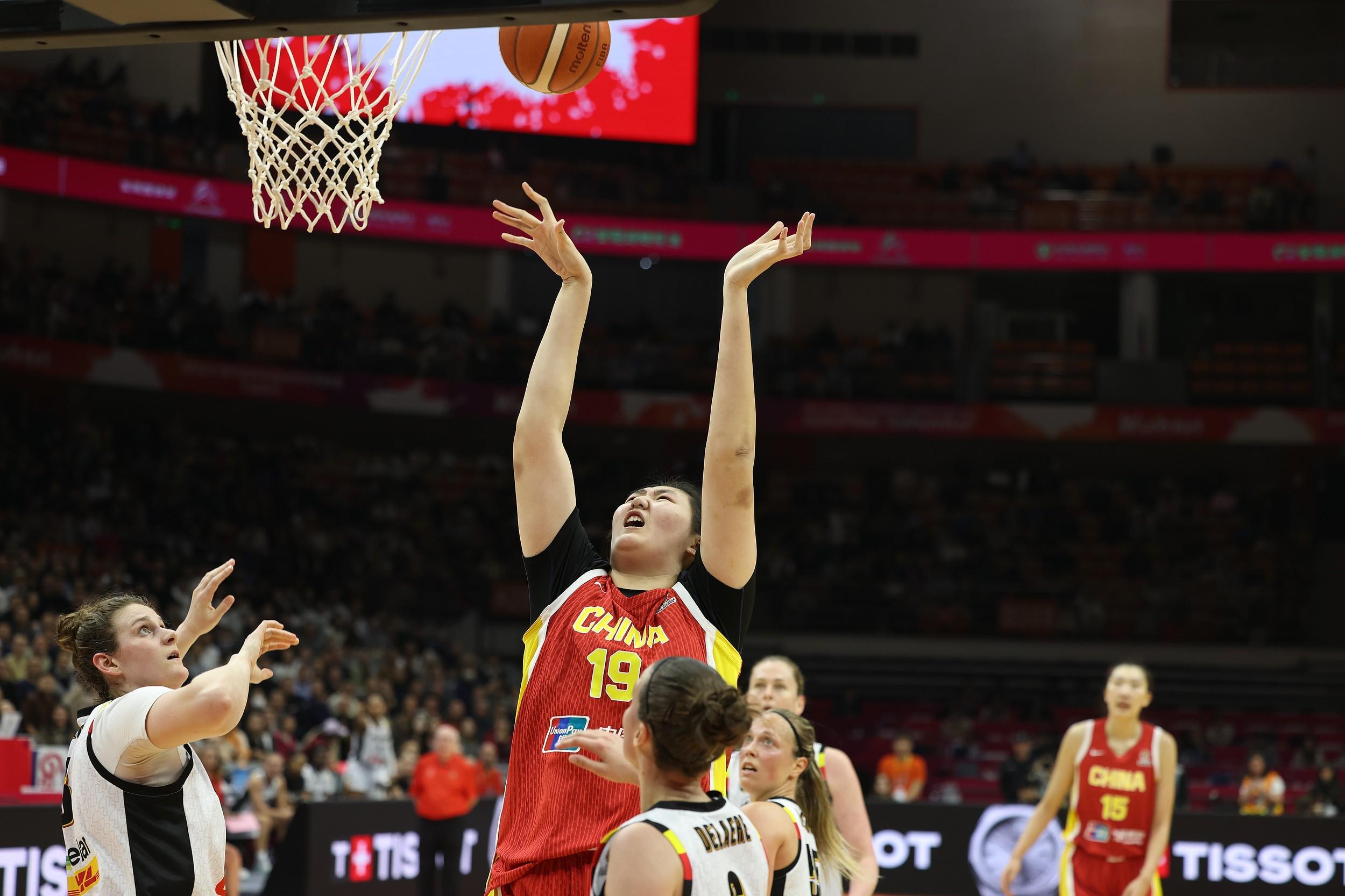 世界赛官网-未来可期，张子宇出场18分钟15投10中独揽20分11板