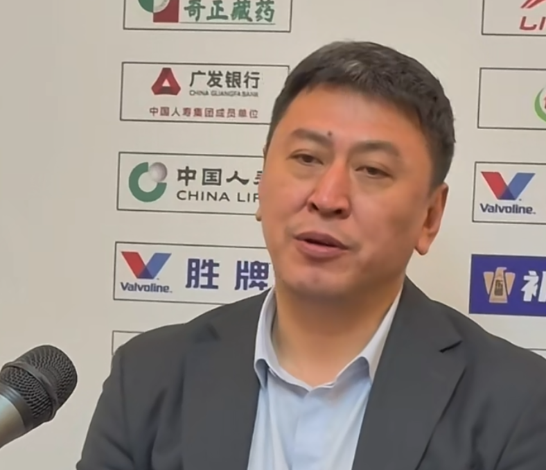 英雄联盟全球总决赛-惜败北京发布会！王世龙认可攻守被杰曼打服，祝铭震强调积极训练